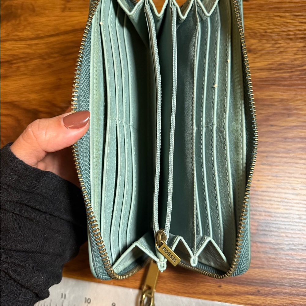 Fossil Leather Textured Clutch with Wrist Strap and hook Green Blue Wallet Card - Picture 6 of 7